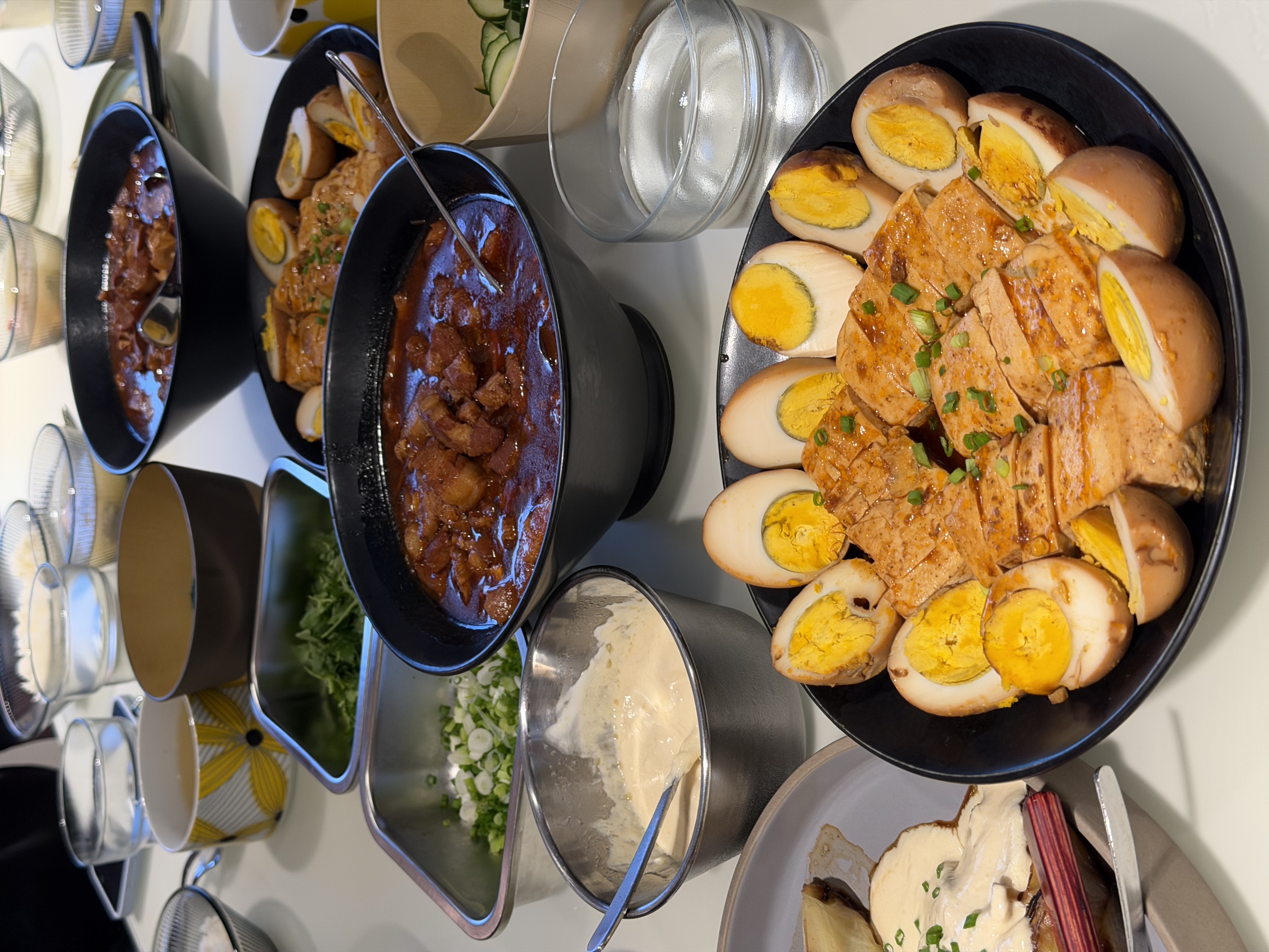 Braised eggs and tofu